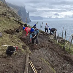 Við Tórði á túri um Trøllkonufingur