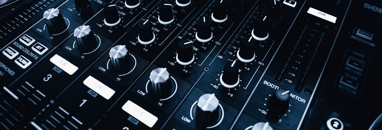 Radio La Tuya 95.3fm Tocamos De Todo