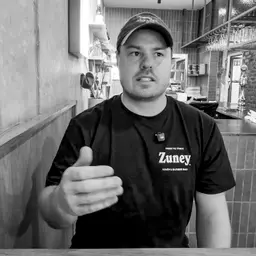 S02-37. Zuney Burger - Henning Klopper