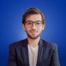 ما هو الميديا باير وكيف يُسوّق كاتب الإعلانات لنفسه: حوار مع مستشار الأعمال خالد بزماوي
