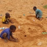 À Niamey, les jeunes mettent leurs vacances à profit(Magazine)