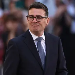 Burnham è premier, al tesoro va il pragmatico Healey