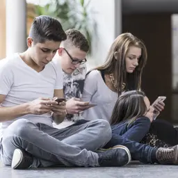 Ein Jahr ohne Handy: „Projekt smartphonefreie Klasse“ in Zweibrücken