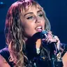 Miley Cyrus plane caught in an unexpected storm, forced to make an emergency landing.