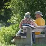Rencontre en forêt de Fontainebleau : un homme assis sur un banc
