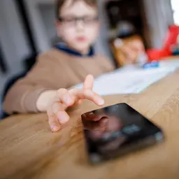 Jugendschutz im Netz - Social-Media-Verbote sind keine Lösung