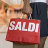 Confimprese: «Saldi estivi, partenza debole. Vendite in lieve calo e consumatori ancora prudenti»