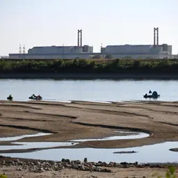 Ungarn - Wichtiges Atom-Kraft-Werk ausgeschaltet, weil Fluss-Wasser fehlt