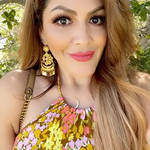 Listen to Marlene Quinto "La Vozalona" | Zeno.FM