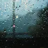 車の屋根に降る雨 | アルプスで雨をしのぐ