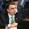 Flávio Bolsonaro chama Brasil de 'avião sem piloto' após tarifa dos EUA contra o país