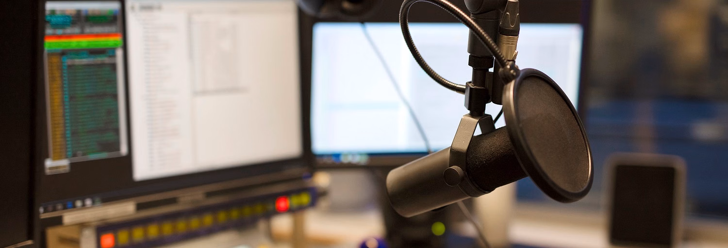 EXITO 97.9 FM