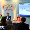 Máire Ní Chochláin Cathaoirleach CLG Dhún na nGall agus Clíodhna Ní Mhianáin, imreoir camógaíochta le Doire agus ball de CLG Shleacht Néill