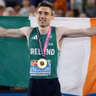 Dympna Barrett, aintín Mark English agus Leah Nic Gairbheith ó Chumann Luthchleasaíochta na Rosann