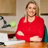 Caoimhe Ní Chonchoille ó sheomra na nuachta