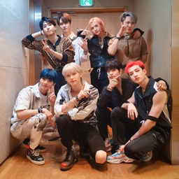 STRAY KIDS EVERYWHERE ALL AROUND THE WORLD