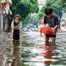 Điểm tin 21h: Mưa lũ làm ngập hơn 2.200 nhà ở ngoại thành Hà Nội | Đổi lộ trình siết phương thức tuyển sinh đại học 2027