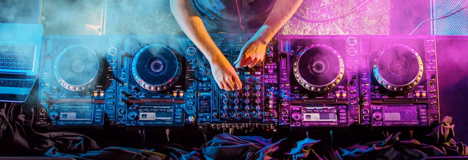 RADIO Q-PLAY