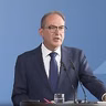 Alexander Dobrindt: "Im Versteck waren Handfeuerwaffen und Munition"